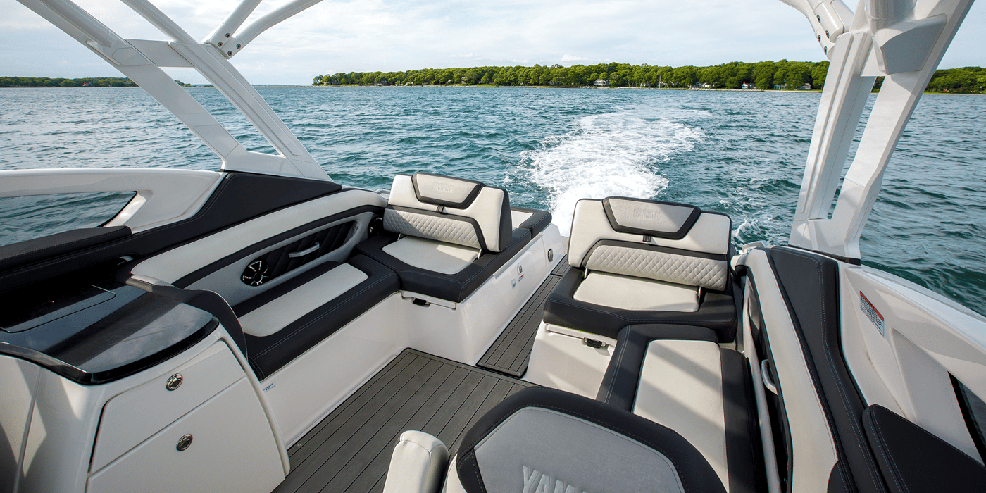 27' 2021 Yamaha | Abundant Seating, Sunpads, & Shaded Cockpit